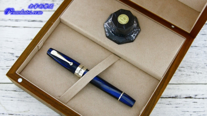 montegrappa extra peacock in butterfly blue 2019 penachates 98