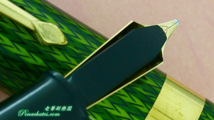 sn10262010 conway stewart 60l green herringbone penachates.com 96